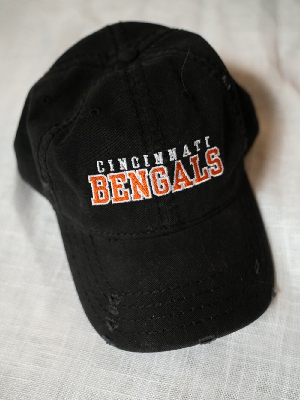 BRAND NEW Cincinnati Bengals Distressed Baseball Hat – Black Embroidered Hat - Picture 2 of 3